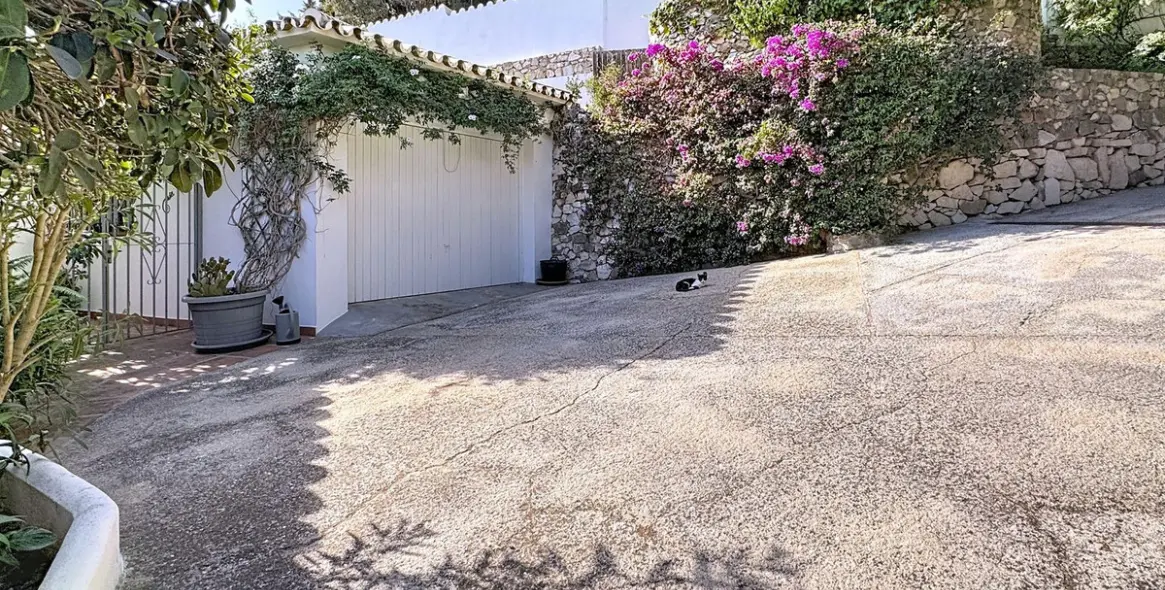 Sale of detached villa in Mijas 31