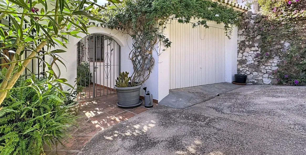Sale of detached villa in Mijas 34
