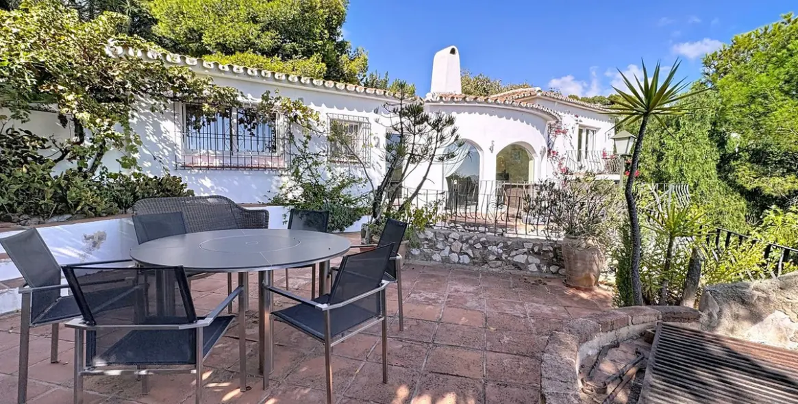 Sale of detached villa in Mijas 44