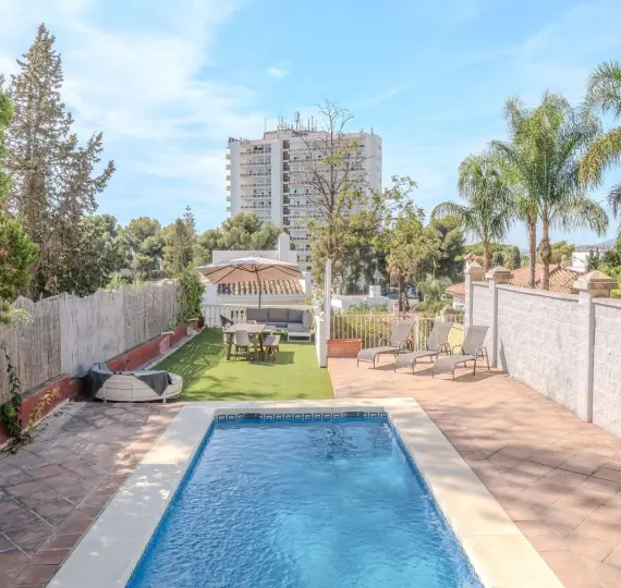 Дом на две семьи R5213785