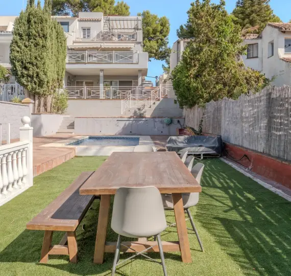 Дом на две семьи R5213785