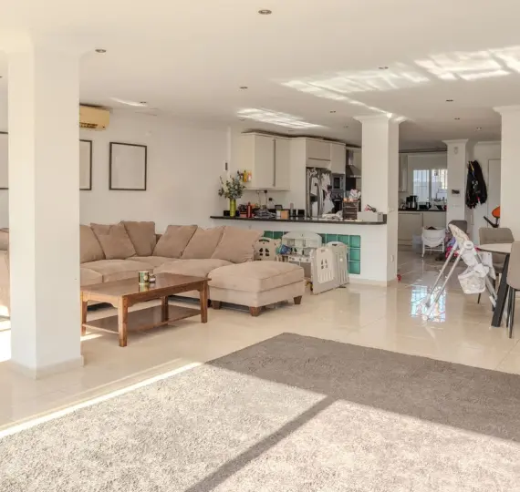 Дом на две семьи R5213785