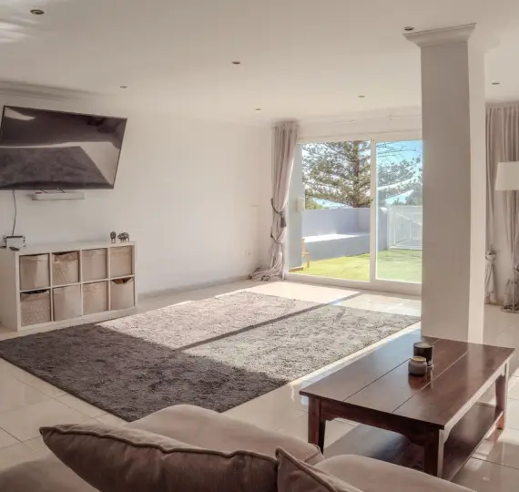 Дом на две семьи R5213785