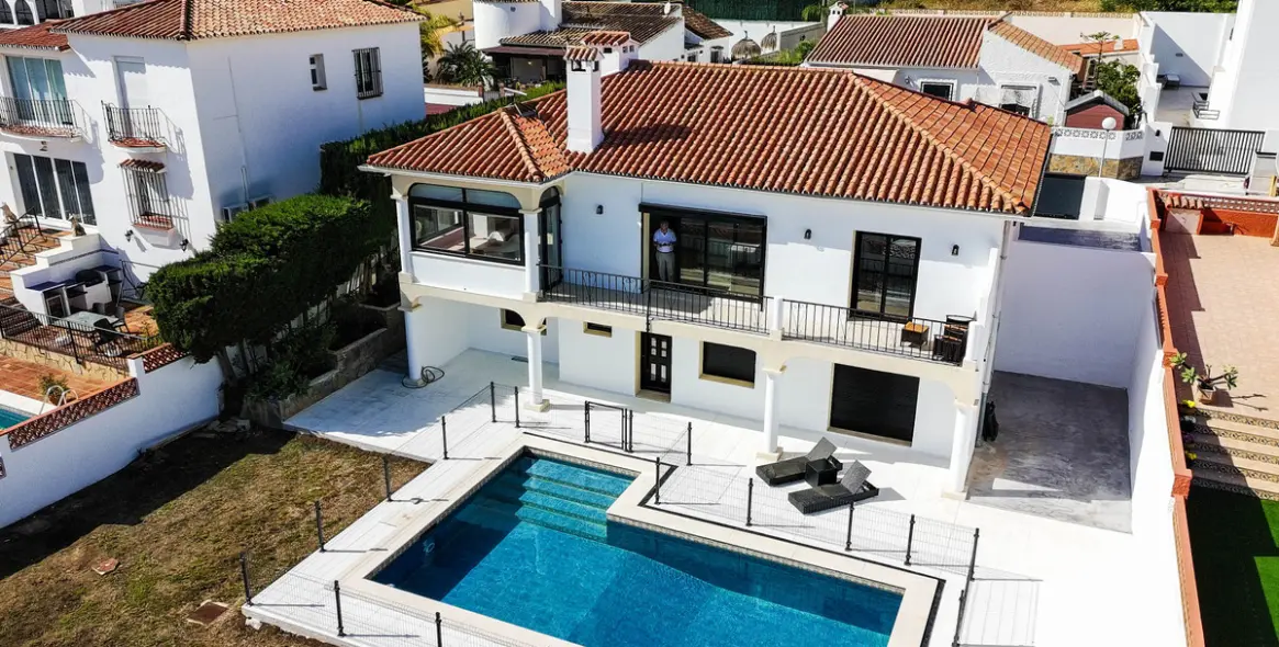 Sale of detached villa in Manilva 1