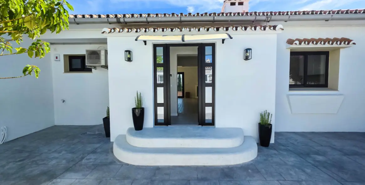 Sale of detached villa in Manilva 14