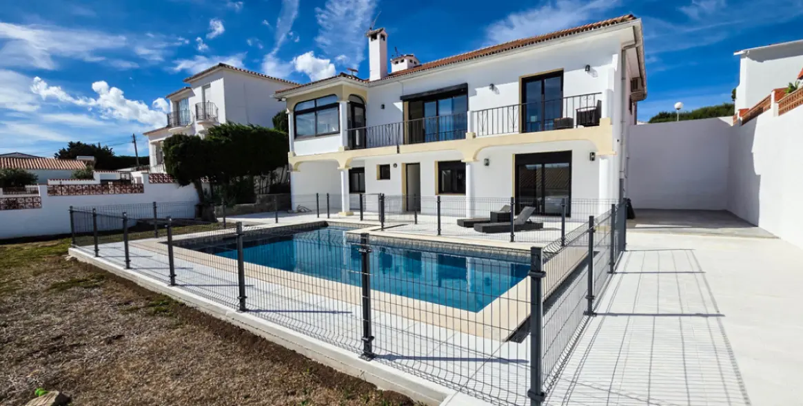 Продажа  отдельно стоящей виллы в Manilva 10