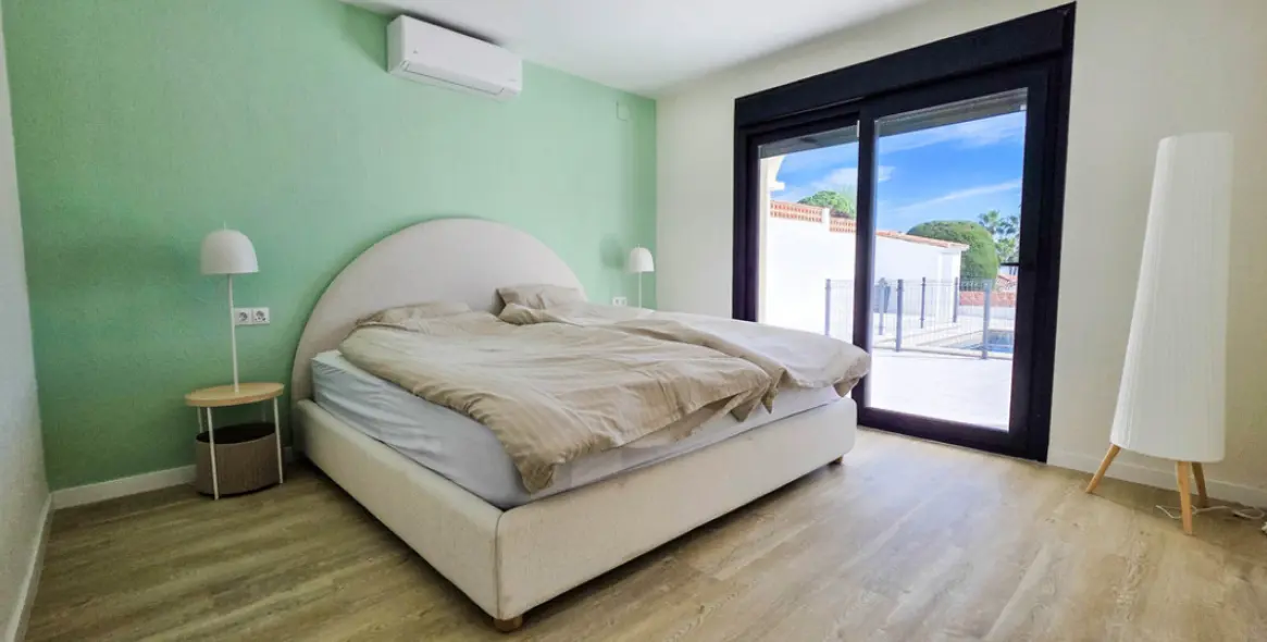 Продажа  отдельно стоящей виллы в Manilva 19