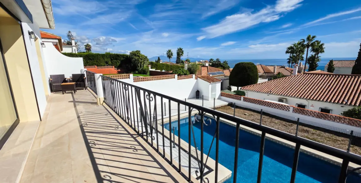 Продажа  отдельно стоящей виллы в Manilva 37