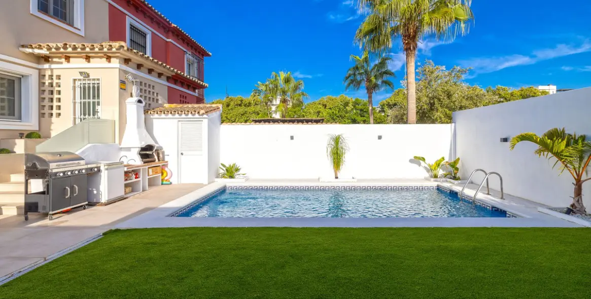 Sale of semi-detached house in Torremolinos 46