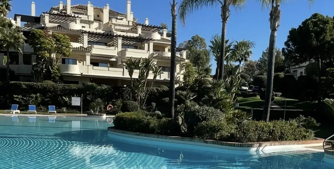 Sale of penthouse duplex in Benahavís (district Benahavís) 2