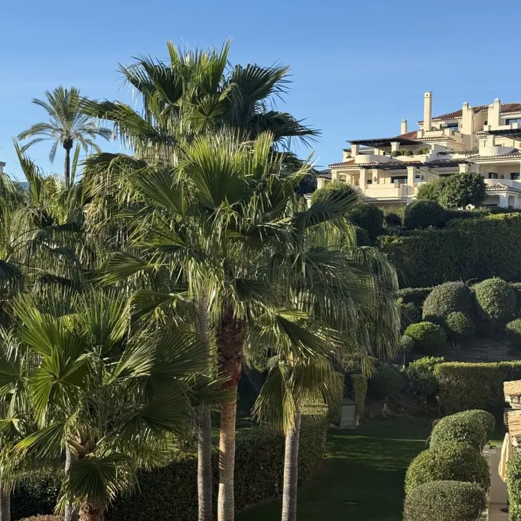 Sale of penthouse duplex in Benahavís