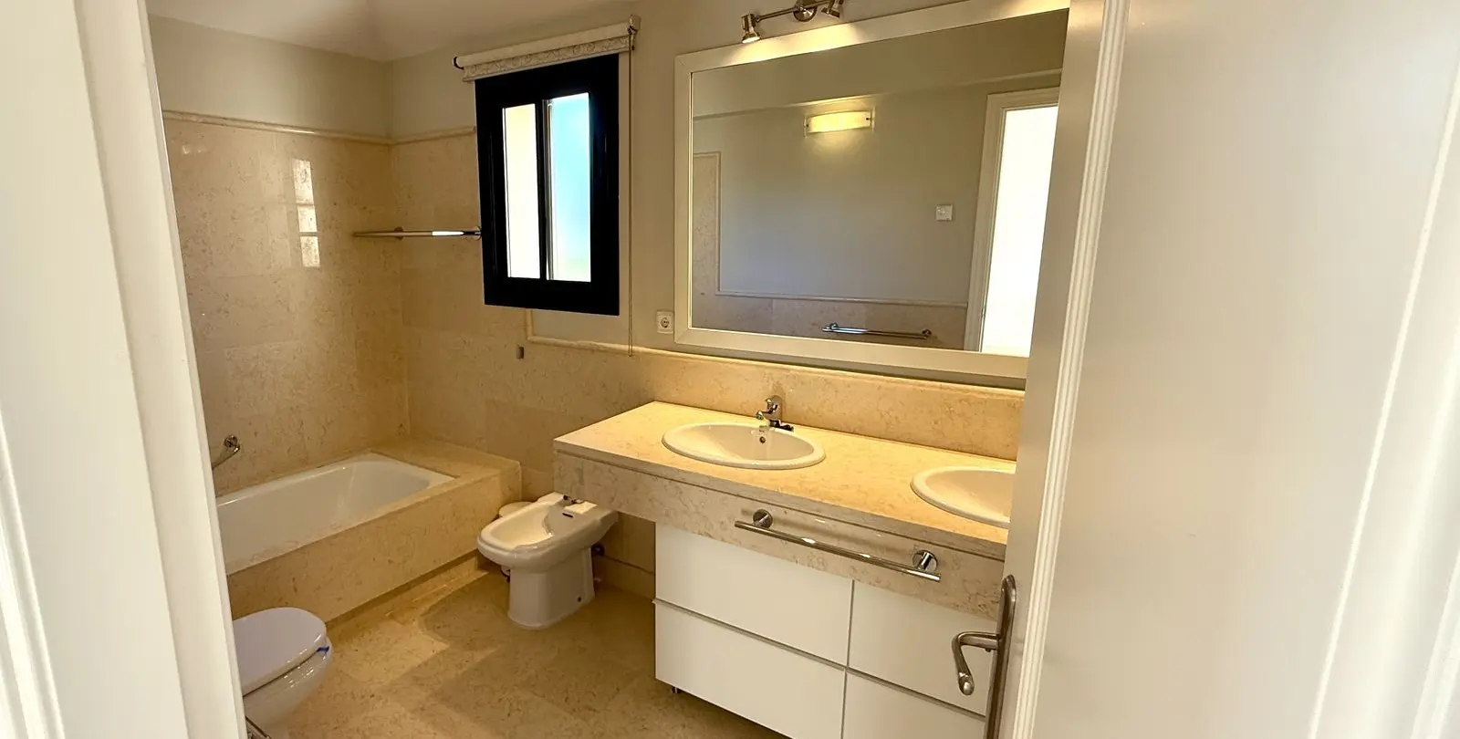 Sale of penthouse duplex in Benahavís 14