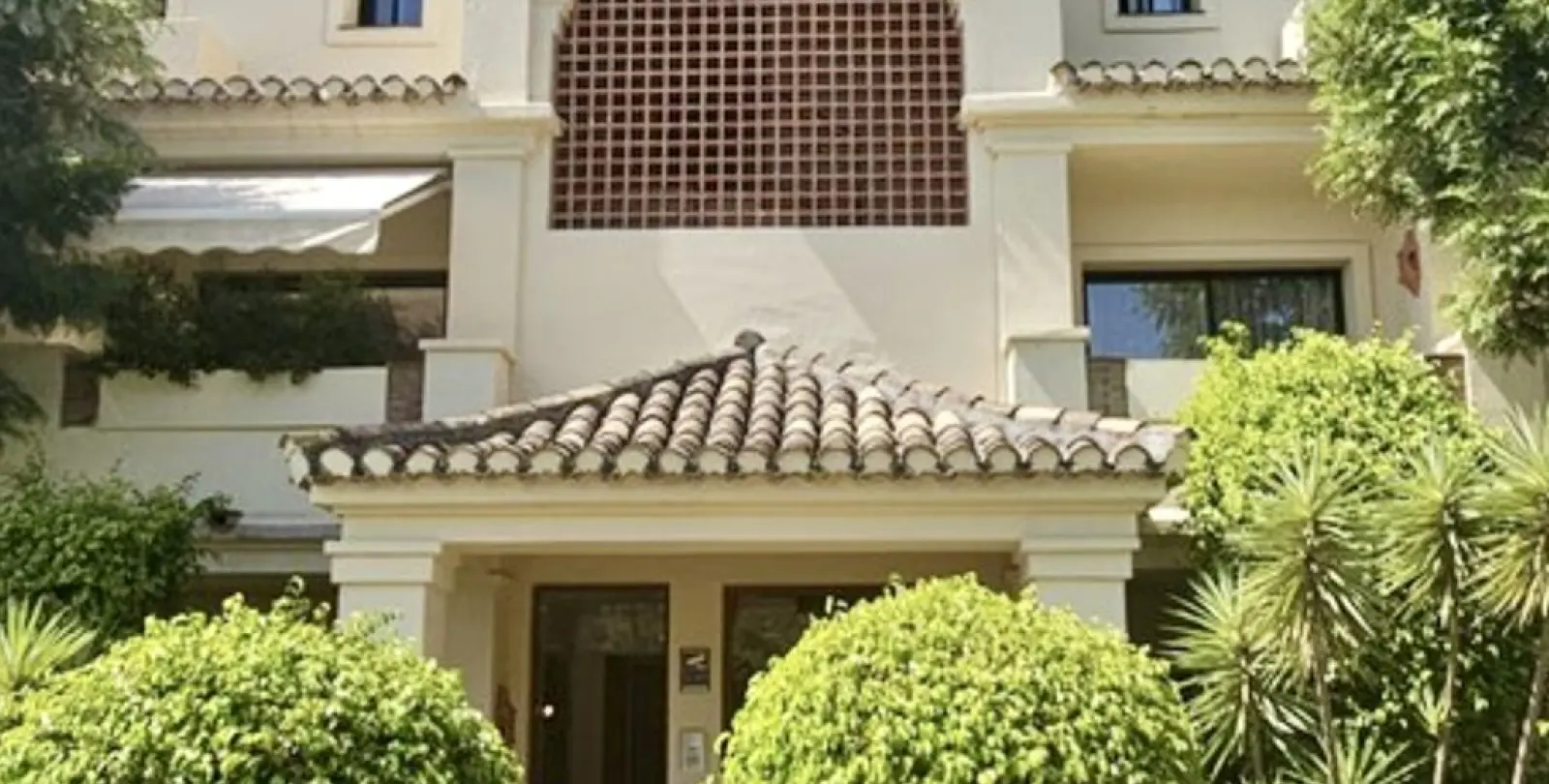Sale of penthouse duplex in Benahavís 16