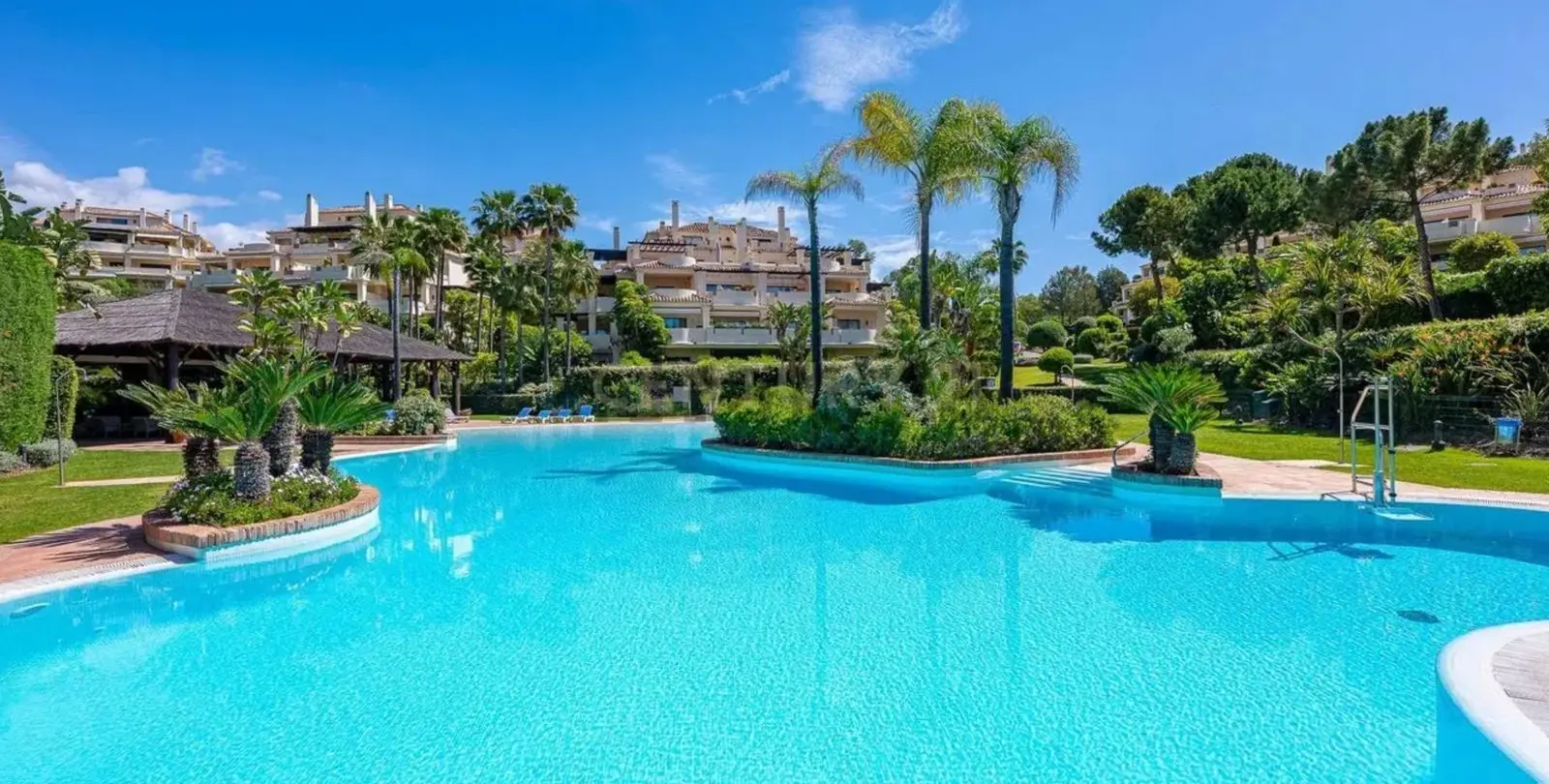 Sale of penthouse duplex in Benahavís 19