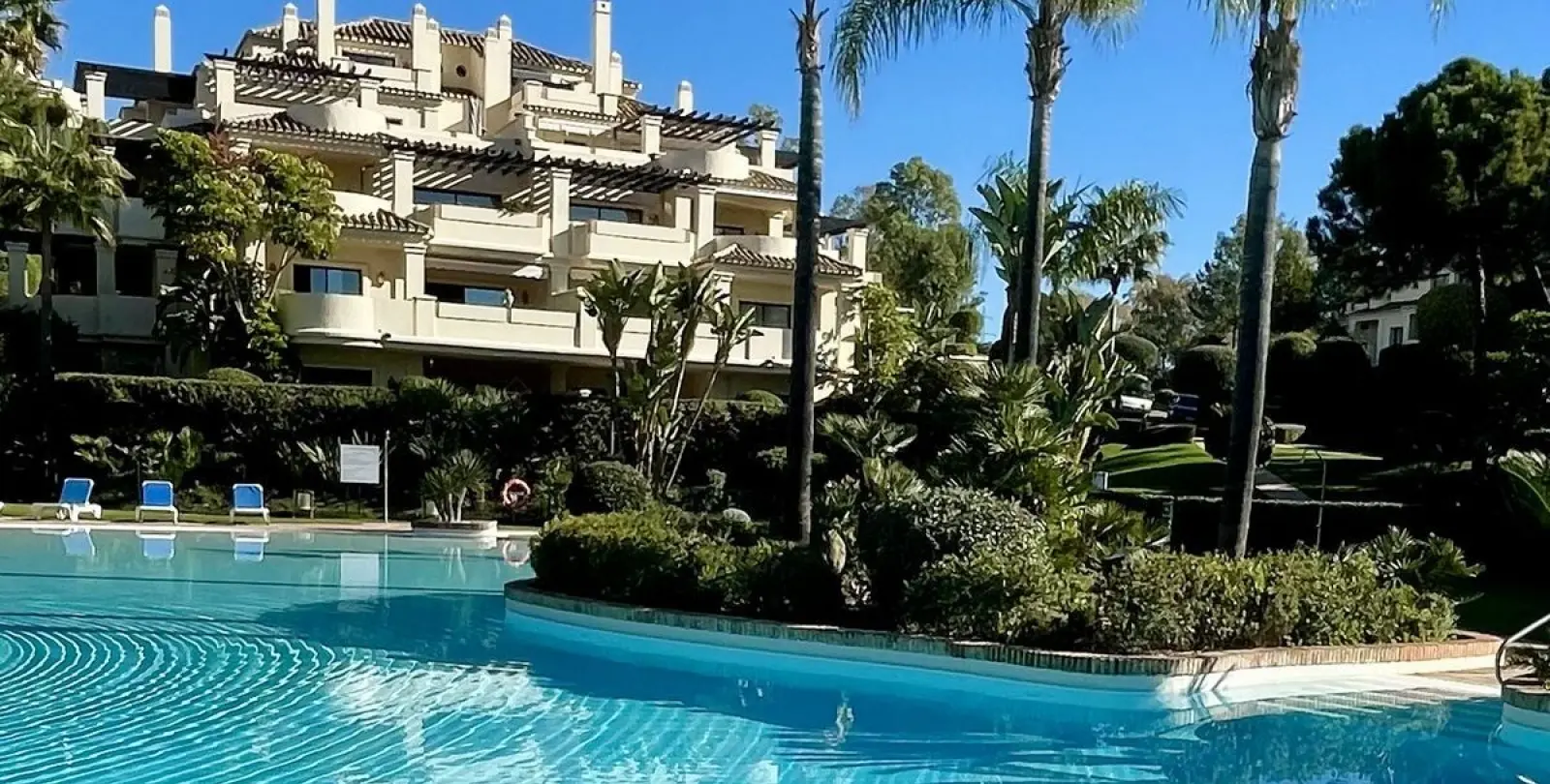 Sale of penthouse duplex in Benahavís 1
