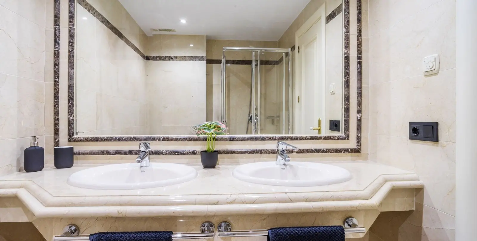 Sale of ground floor apartment in Marbella 5