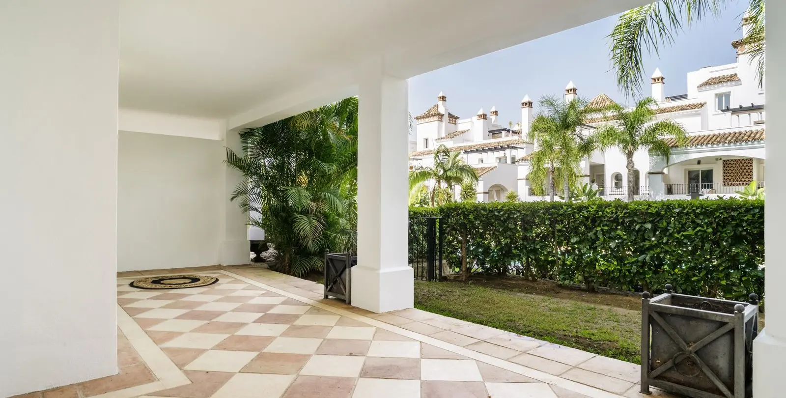 Sale of ground floor apartment in Marbella 35
