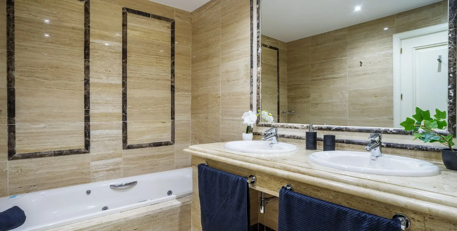 Sale of ground floor apartment in Marbella 36