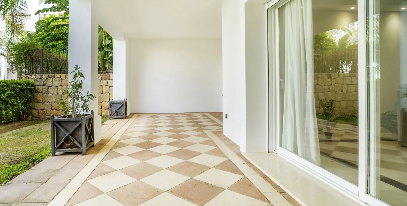 Sale of ground floor apartment in Marbella 42