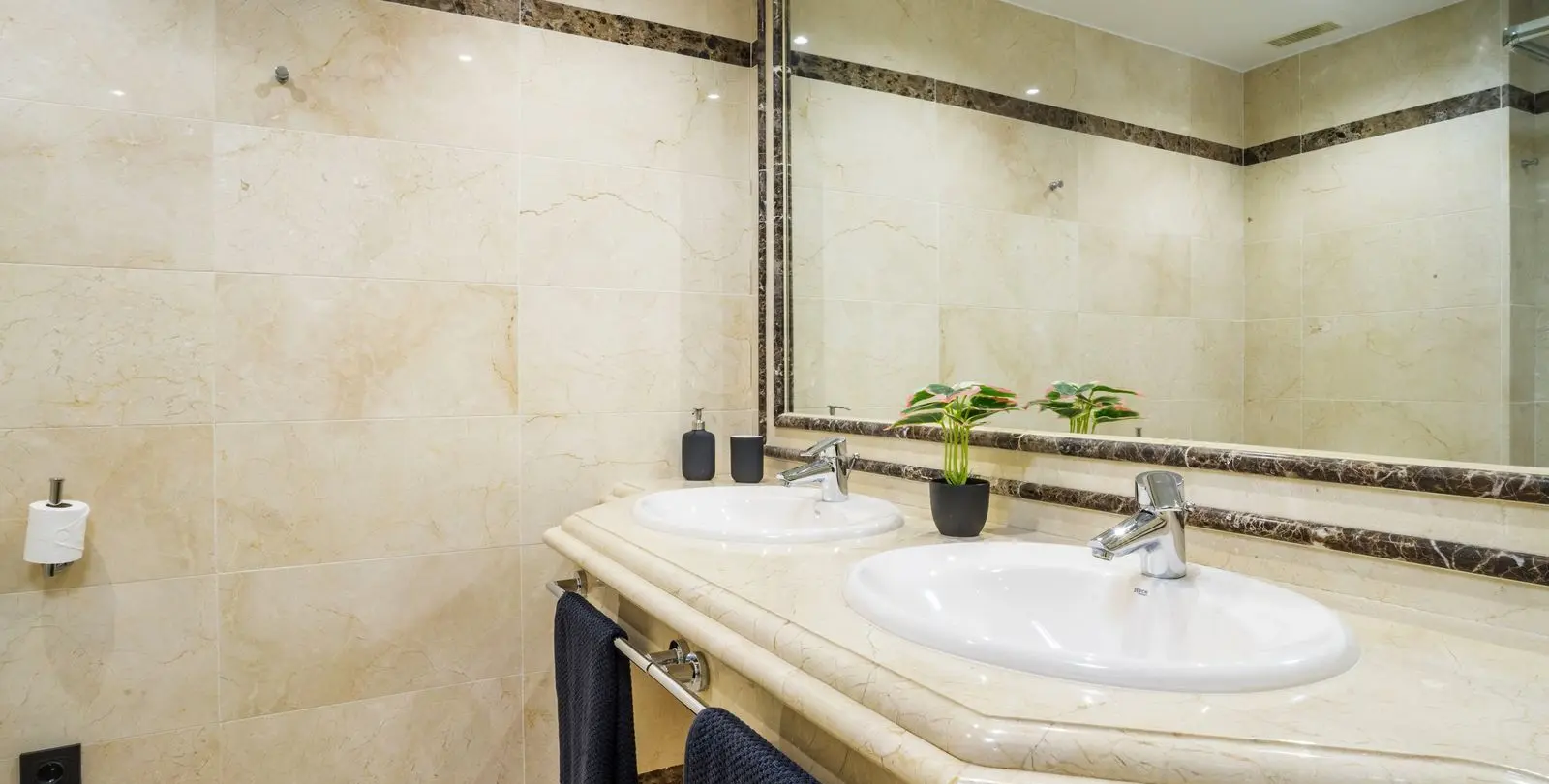 Sale of ground floor apartment in Marbella 49
