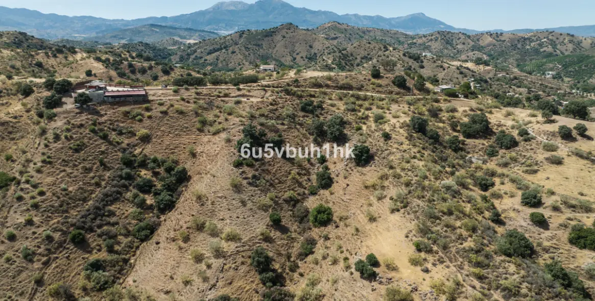 Продажа  жилого участка в Coin 18