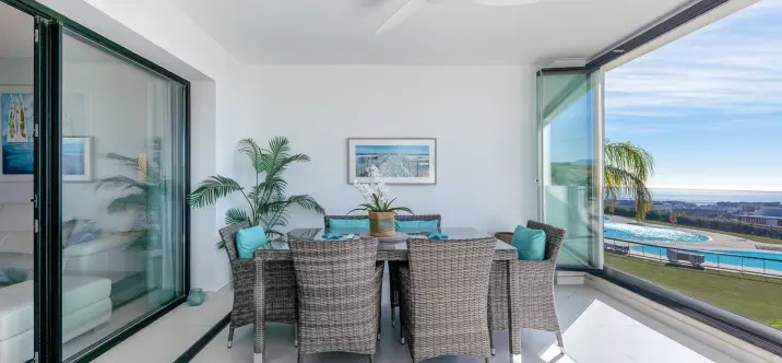 Venta de apartamento en planta media en Estepona 1