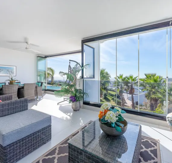 Venta de apartamento en planta media en Estepona