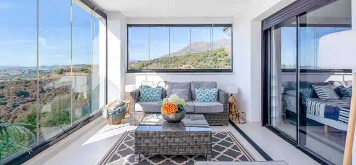 Venta de apartamento en planta media en Estepona 4