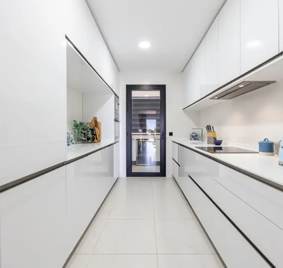 Venta de apartamento en planta media en Estepona