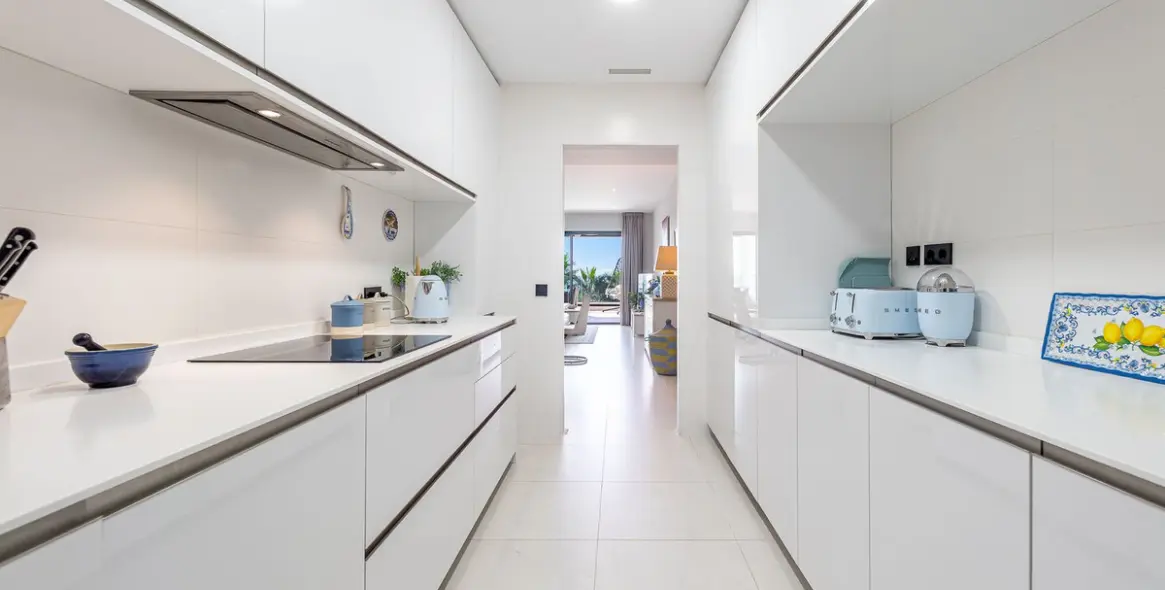 Продажа апартаментов на среднем этаже в Estepona 9