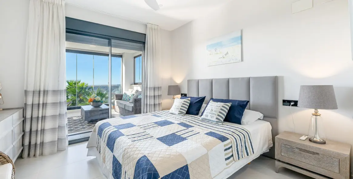 Продажа апартаментов на среднем этаже в Estepona 13