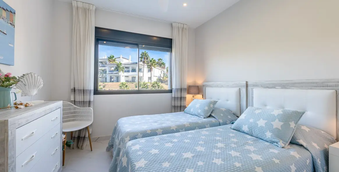 Продажа апартаментов на среднем этаже в Estepona 16