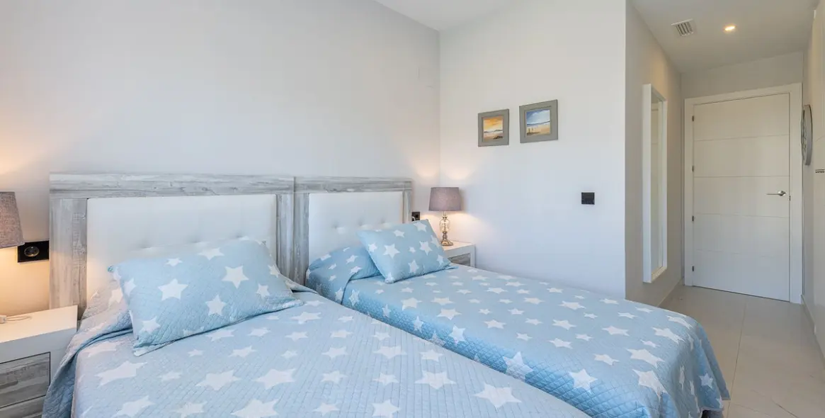 Продажа апартаментов на среднем этаже в Estepona 17