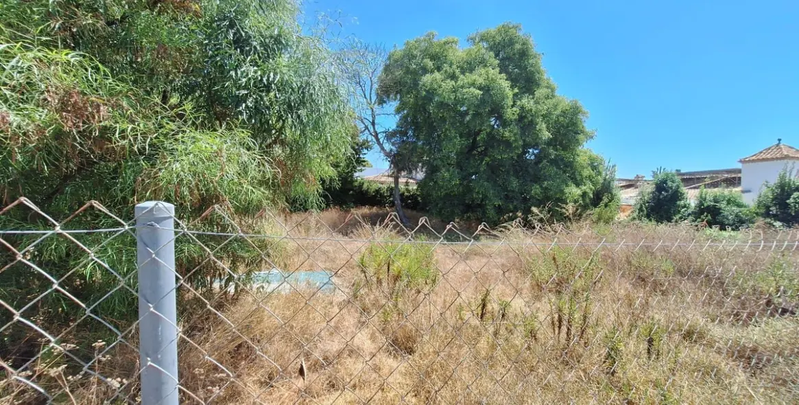 Venta de parcela residencial en Atalaya 12