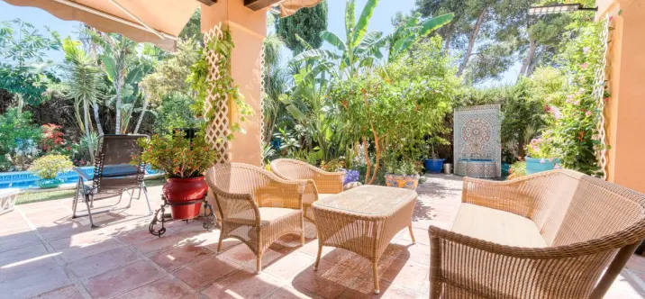 Продажа  отдельно стоящей виллы в El Coto 0