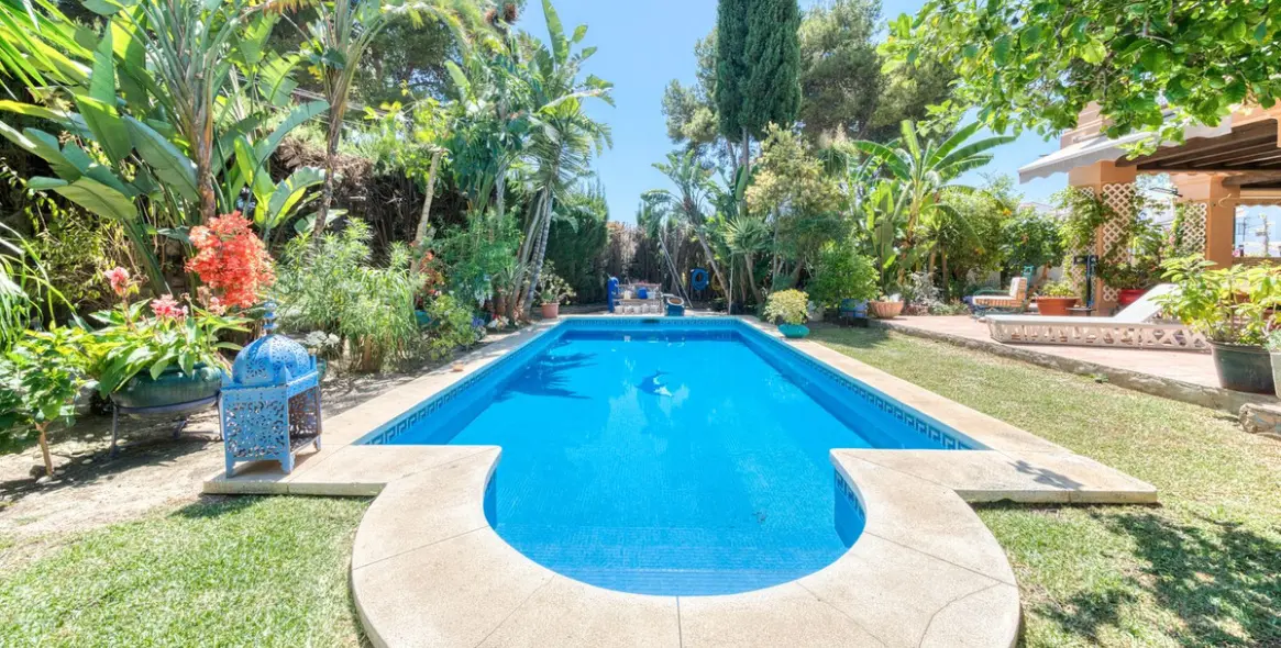 Продажа  отдельно стоящей виллы в El Coto 3