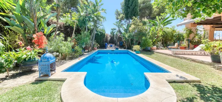 Продажа  отдельно стоящей виллы в El Coto 2