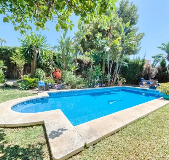 Продажа  отдельно стоящей виллы в El Coto