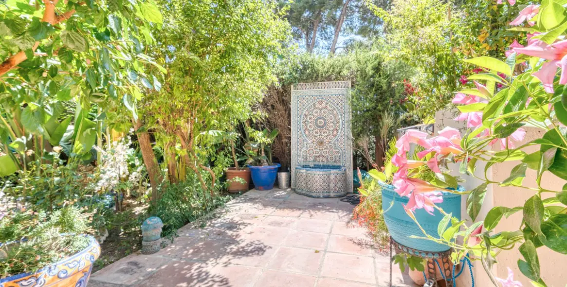 Продажа  отдельно стоящей виллы в El Coto 5