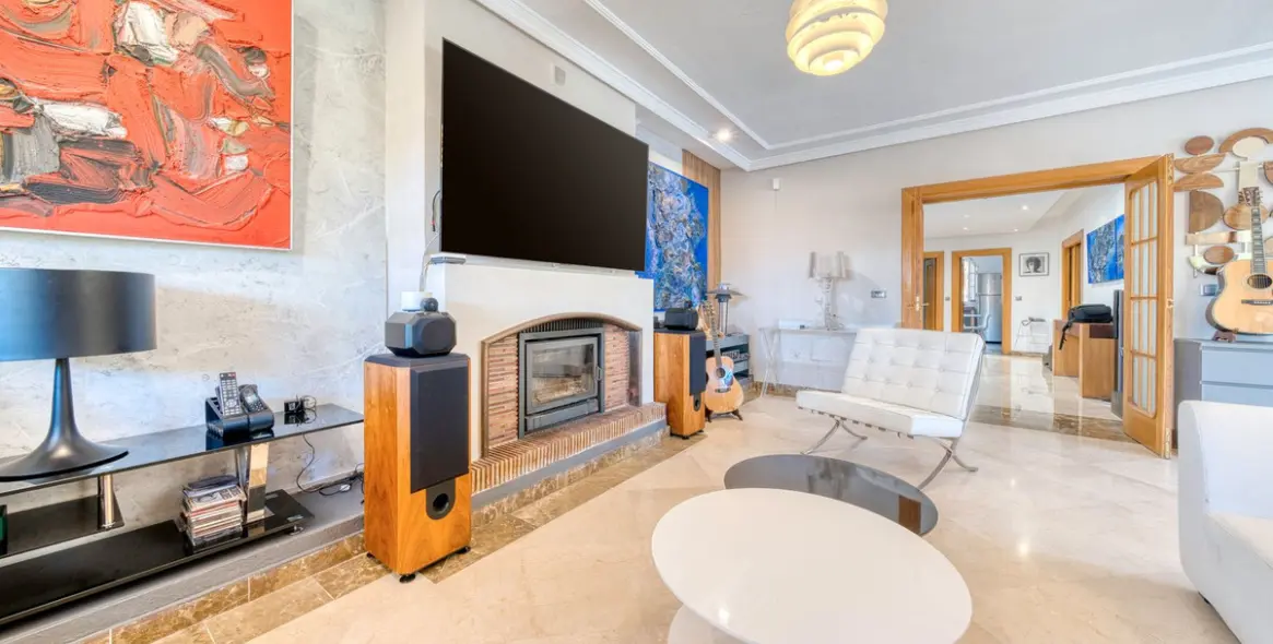 Продажа  отдельно стоящей виллы в El Coto 7