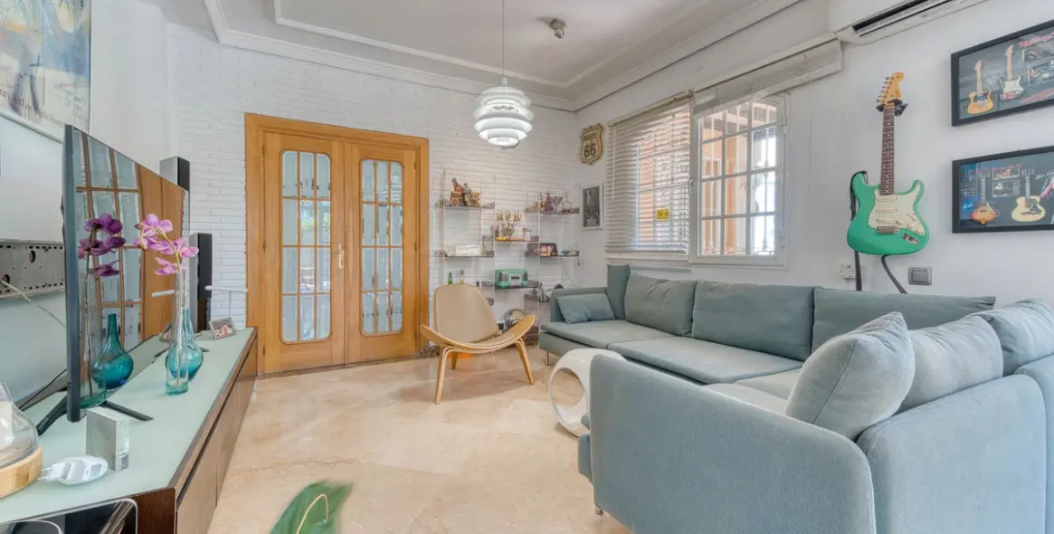 Продажа  отдельно стоящей виллы в El Coto 10