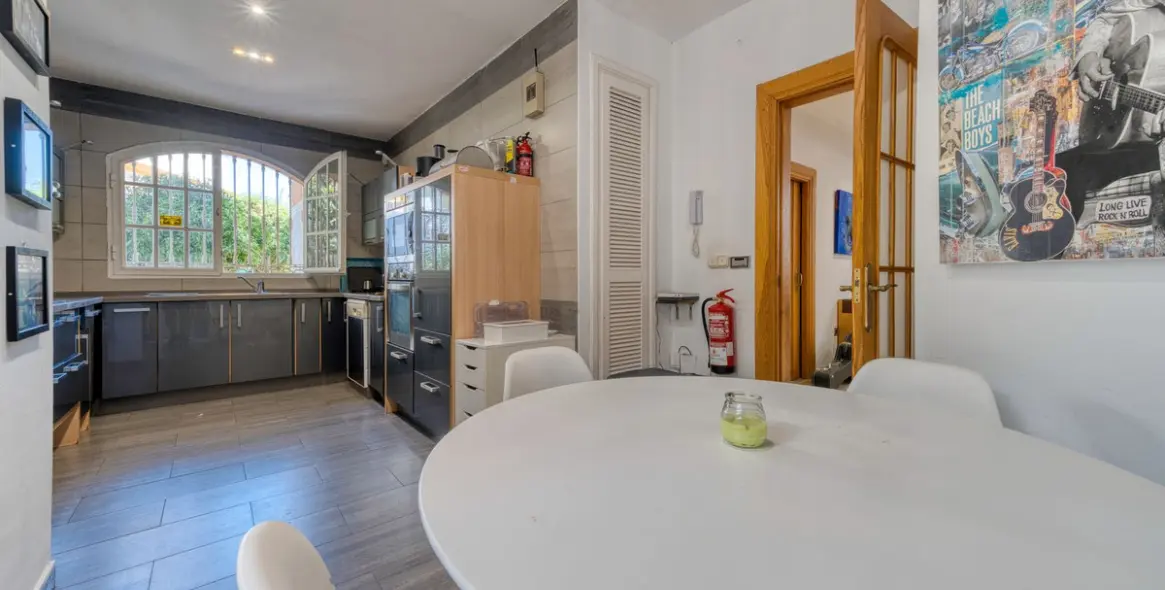 Продажа  отдельно стоящей виллы в El Coto 15