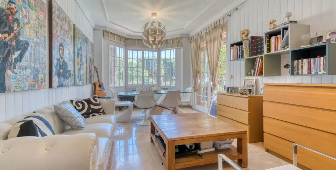 Продажа  отдельно стоящей виллы в El Coto 17