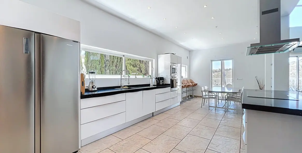 Sale of detached villa in Algarrobo 11