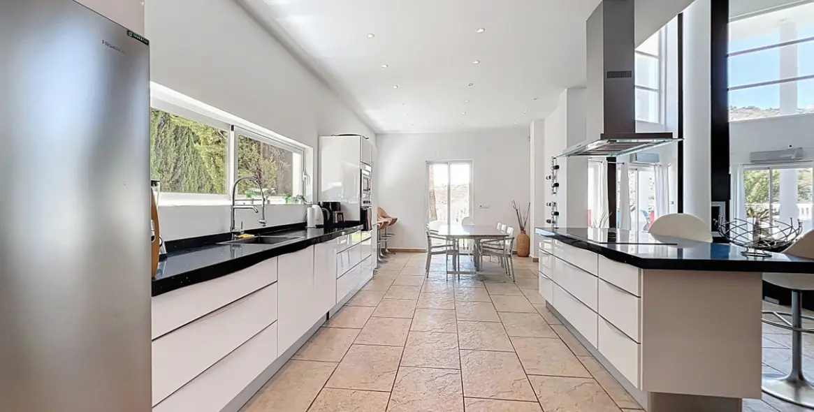 Sale of detached villa in Algarrobo 13