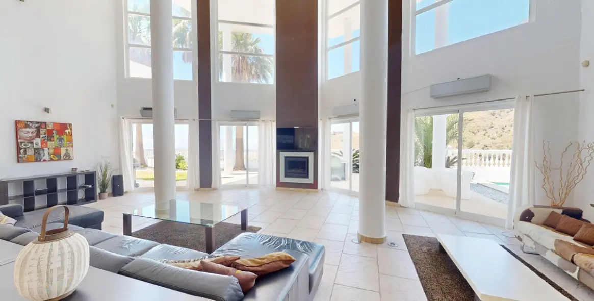 Sale of detached villa in Algarrobo 17