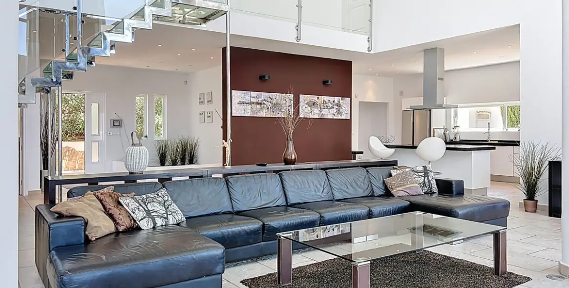 Sale of detached villa in Algarrobo 18