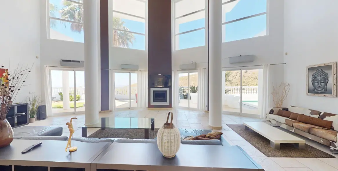 Sale of detached villa in Algarrobo 19