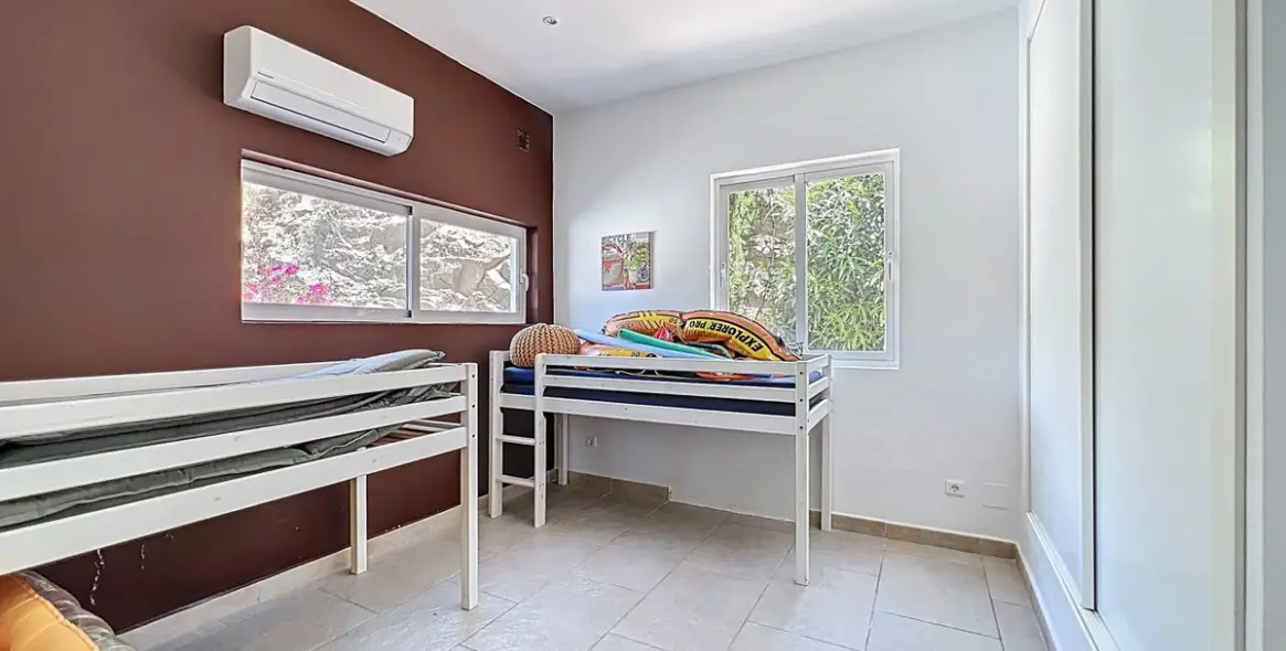 Sale of detached villa in Algarrobo 24