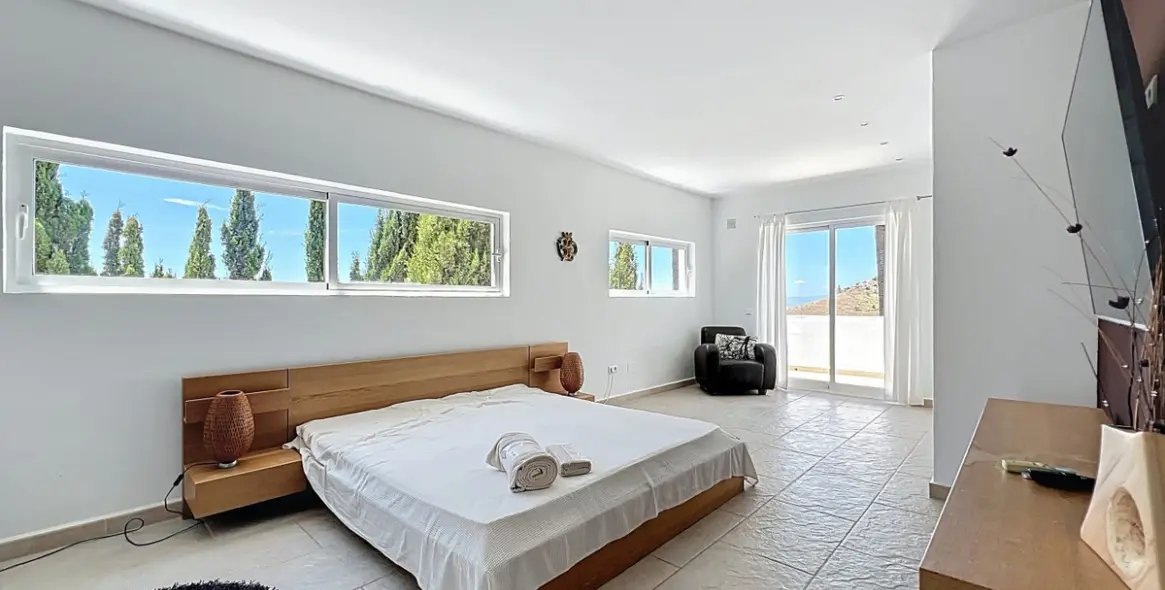 Sale of detached villa in Algarrobo 28